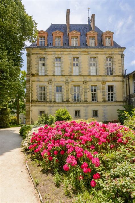 Fontainebleau Palace Chateau De Fontainebleau and Gardens Outside Paris ...