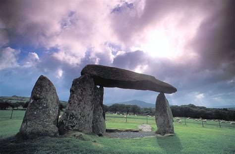 qu'est ce qu'un menhir et un dolmen ? - histoire préhistorique