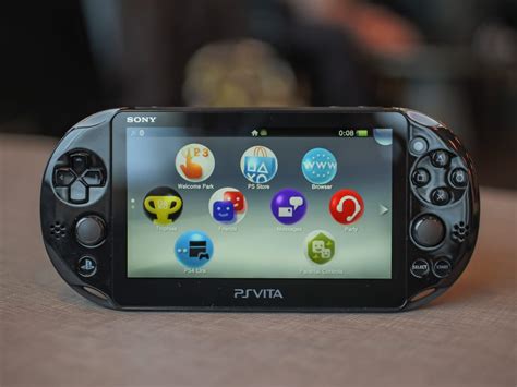 PlayStation Vita Slim shows off thinner, lighter design (photos) - CNET