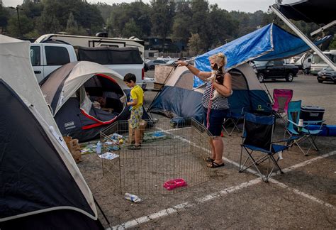 Caldor Fire Forces California Residents Into Shelters - The New York Times