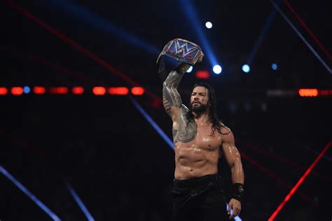 Roman Reigns needs two-year run as Universal Champion