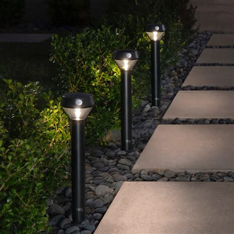 A Guide to Solar Garden Path Lights - Sunset Magazine