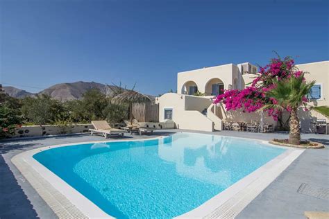 [UPDATED] 30+ Dreamy Airbnb Santorini Vacation Rentals (Nov 2020)