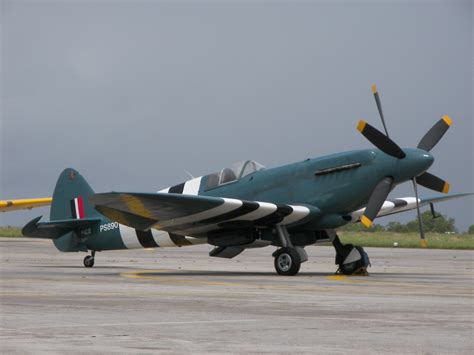 Fichier:Supermarine spitfire PR 19.jpg — Wikipédia