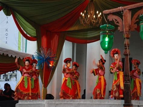 Jakarta Traditional Dance - Betawi Mask Dance