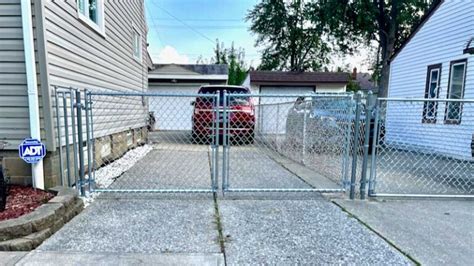 6 Best Chain Link Driveway Gate Types and Styles