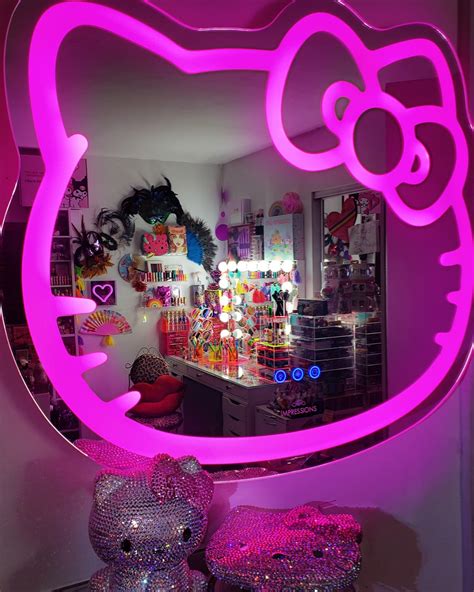 Hello Kitty Bathroom Mirror – Rispa