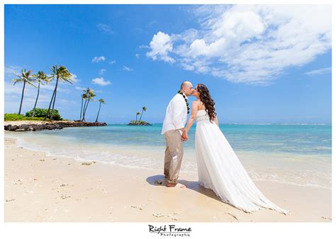 Hawaii Wedding Photography | Theresa by RIGHT FRAME PHOTOGRAPHY