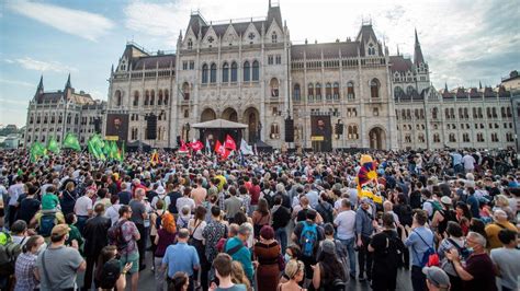 Budapest protest against China’s Fudan University campus – JAI