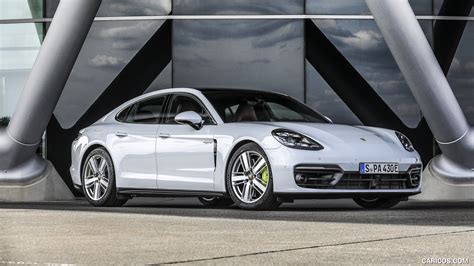 Porsche Panamera 4S E-Hybrid | 2021MY | Front Three-Quarter