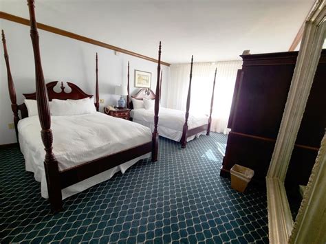 Hotel Rooms in Avon CT – Avon Old Farms Hotel