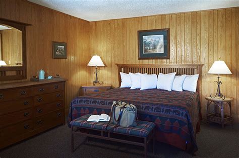 Rooms and Rates at Glacier Park Lodge