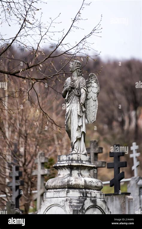 Broken Angel Statue High Resolution Stock Photography and Images - Alamy