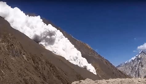 Massive Pakistani Avalanche Caught On Video