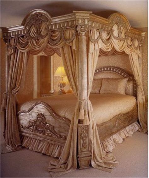 Antique canopy bed with gold | The French connection | Pinterest