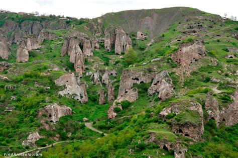 Khndzoresk Cave Town – FindArmenia