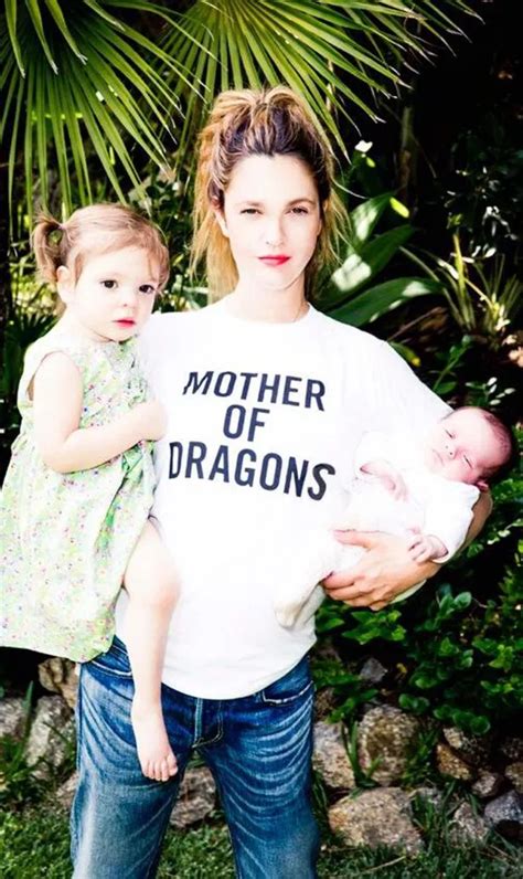 Drew Barrymore poses for a picture with adorable daughters Olive and baby Frankie - Mirror Online