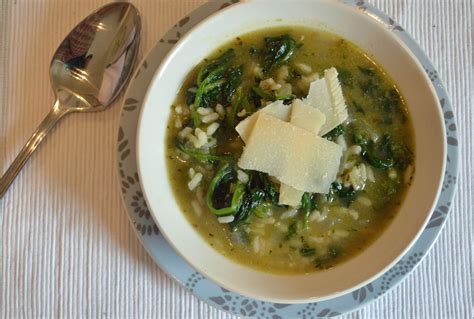 Healthy, Hearty Easy to Make Spinach & Rice Soup | Gingey Bites