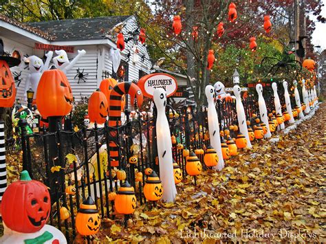 Halloween in America | Halloween america, Halloween decorations, Halloween usa