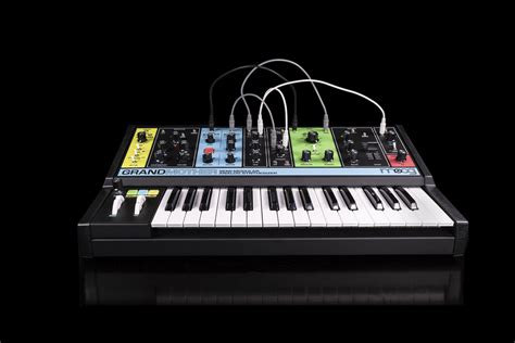 Guitar Center Announces the Debut of the Moog Grandmother Synthesizer ...