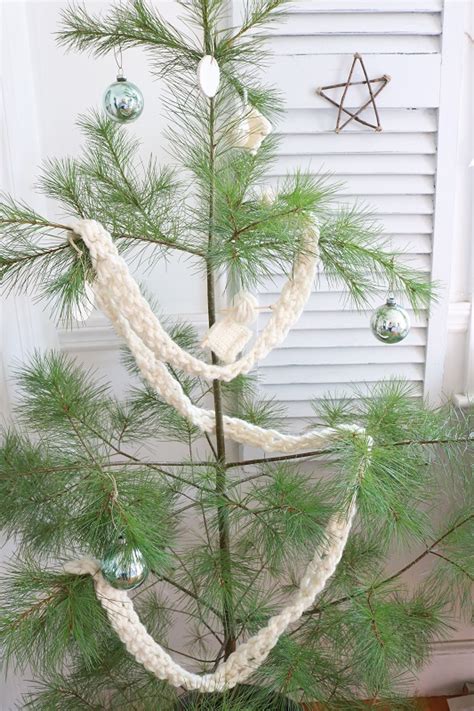 Crochet Christmas Tree Garland Pattern {FREE and Easy} - A BOX OF TWINE