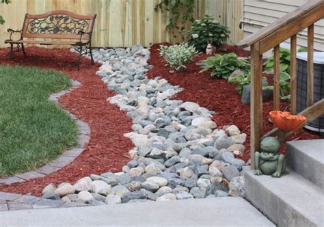 Outstanding Red Mulch Landscaping Ideas You Will Love To Copy - Top Dreamer