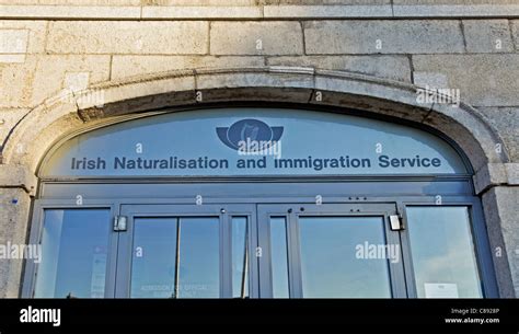 Irish immigration service hi-res stock photography and images - Alamy