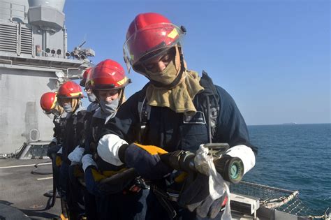 DVIDS - Images - USS PHILIPPINE SEA DEPLOYMENT/DC DRILL [Image 2 of 10]