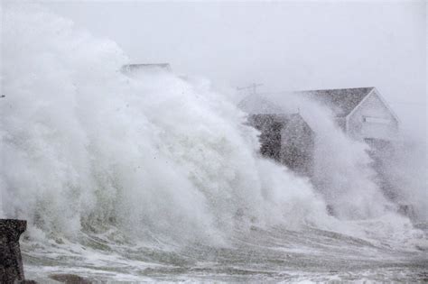 Winter storm pummels Atlantic Canada, eastern U.S., with high winds, snow, record cold | The Star