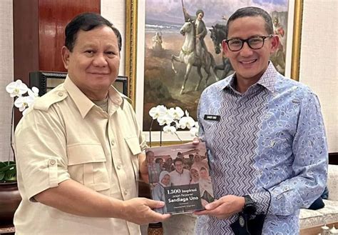 Sandiaga Uno Temui Prabowo Subianto, Berikan Buku Perjalanan Kampanye ...