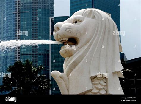 Singapore lion head hi-res stock photography and images - Alamy