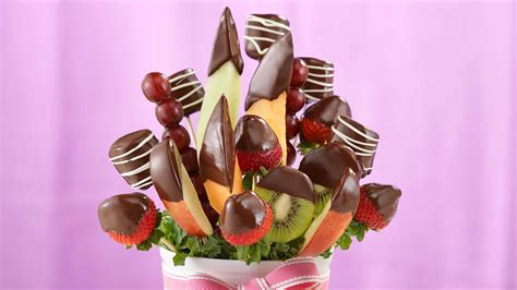 Chocolate-Dipped Fruit Bouquet Recipe | Hersheyland