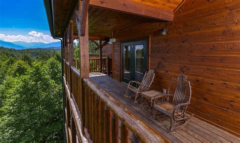 Gatlinburg Cabin Rentals - Bearskin Lodge