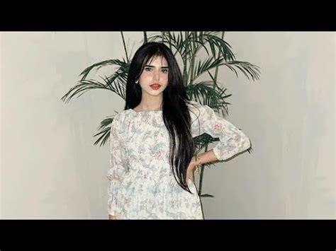 Nehaal Naseem Live on Her Insta || Singing Covers Part 2 - YouTube