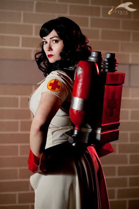 Female Team Fortress 2 Medic Cosplay [pic] - Global Geek News