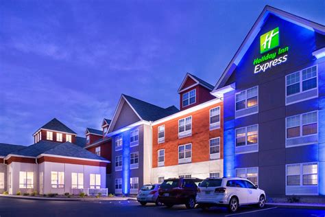 HOLIDAY INN EXPRESS MYSTIC - GROTON AREA $72 ($̶1̶1̶5̶) - Prices ...