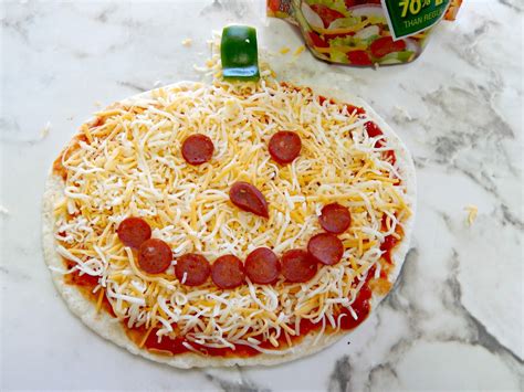 Easy to Make Pumpkin Shaped Pizza - This Ole Mom