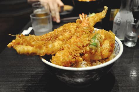 Huge Tempura bowl eaten in Asakusa, Tokyo Japan [4288X2848] : r ...