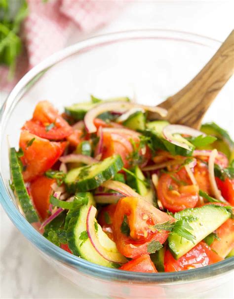 ITALIAN TOMATO AND CUCUMBER SALAD - The clever meal