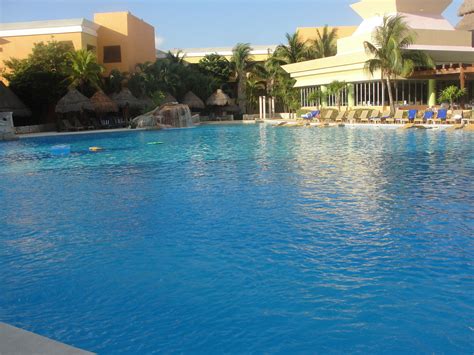 pool iberostar Lindo Pool, Places, Outdoor Decor, Vacations, Cute, Lugares