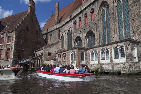 Bruges Canal Boat Tour Excursion | neOnbubble