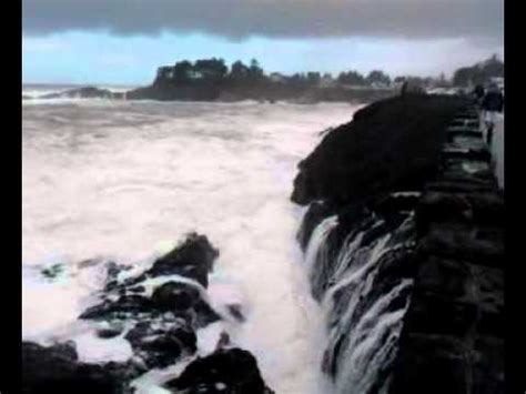 Depoe Bay, Oregon storm - YouTube