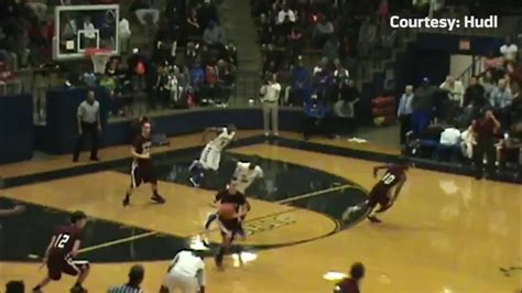 Patrick Mahomes throws DOWN in high school basketball highlight