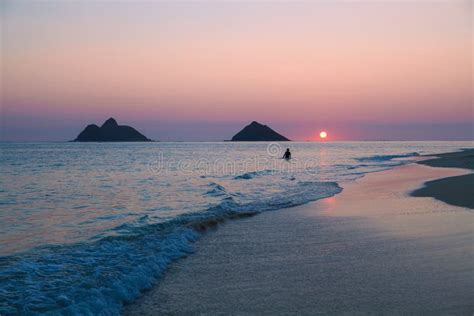 Sunrise at lanikai beach editorial stock image. Image of haze - 111810399