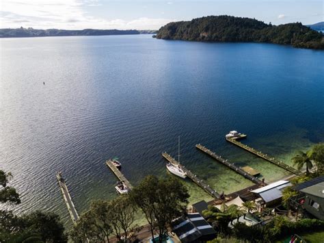 Lake Rotoiti Hot Springs - Lake Rotoiti Hot Pools