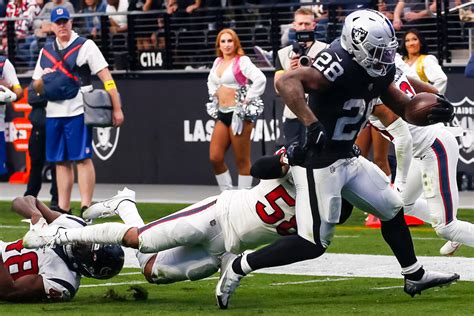 Raiders’ Josh Jacobs thrives behind improving line – Fan Shotz