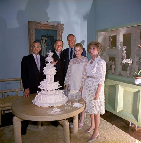 Lovely Photos of Mia Farrow and Frank Sinatra on Their Wedding Day in ...