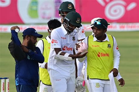 Shoriful Islam suffered an injury to his hand while facing Kasun Rajitha | ESPNcricinfo.com