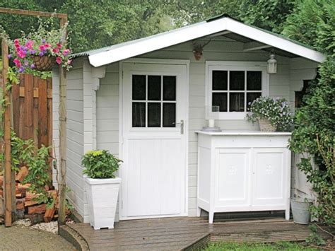 How to paint outdoor shed or log cabin - Moose Färg Paint for wood ...