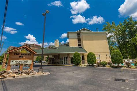 Photos of Twin Mountain Inn & Suites in Pigeon Forge TN